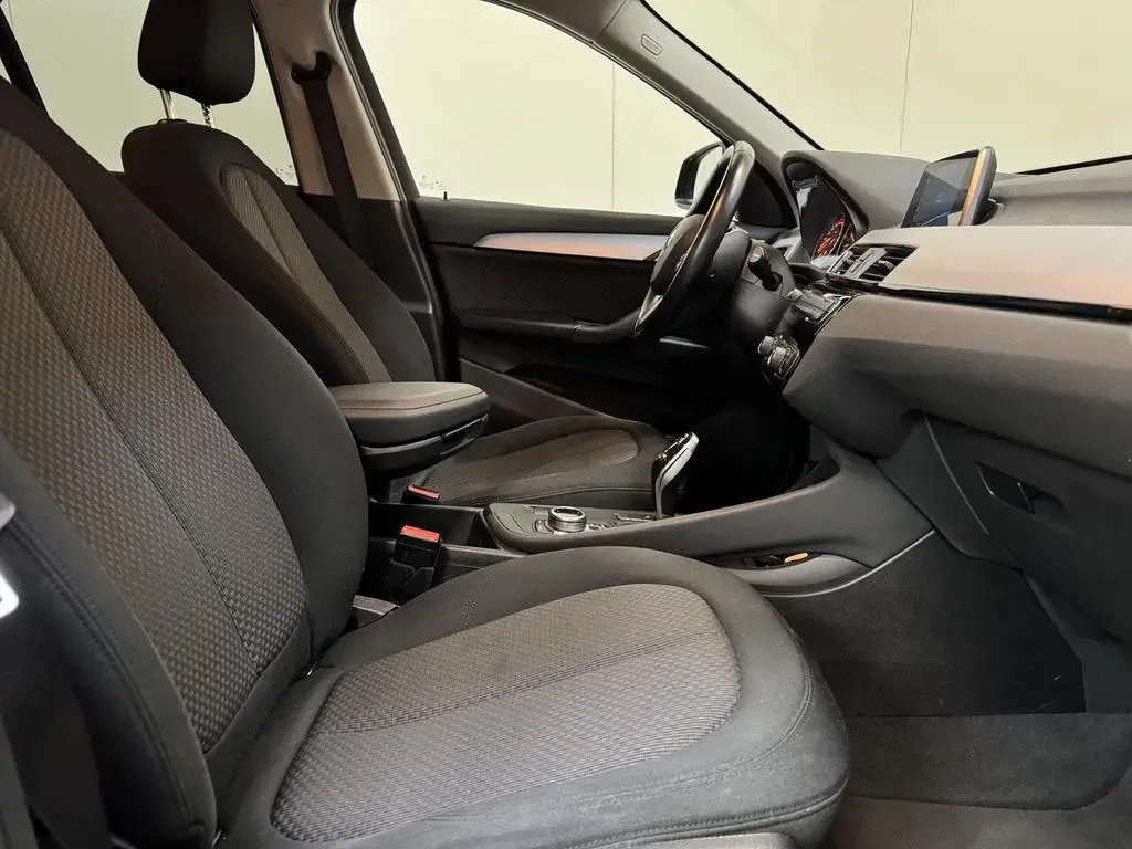 Main__Slider__Photo:BMW X1 sDrive 18i Benzine Autom. - Airco - Topstaat! 09/2017-1