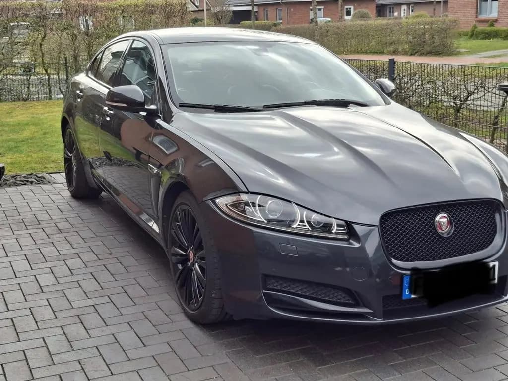 Main__Slider__Photo:Jaguar XF 2.2 L Diesel - Scheckheftgepflegt bei Jaguar 04/2014-0