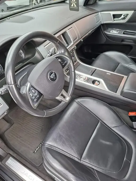 Main__Slider__Photo:Jaguar XF 2.2 L Diesel - Scheckheftgepflegt bei Jaguar 04/2014-1