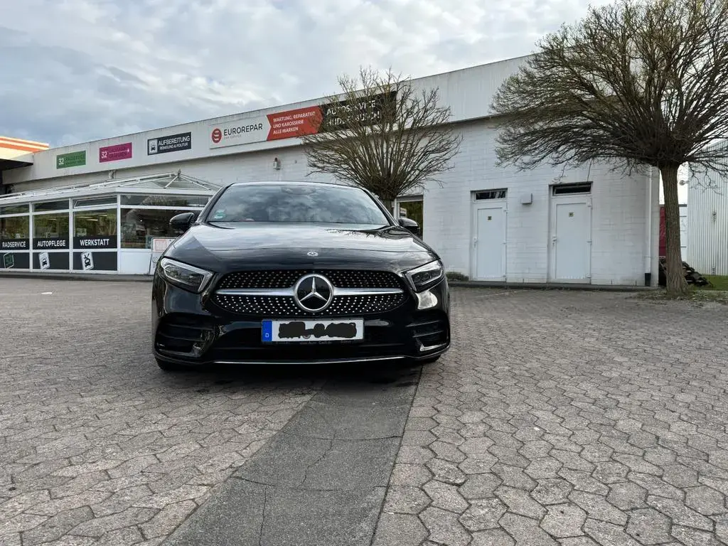 Main__Slider__Photo:Mercedes-Benz A-Class 250 Limousine-AMG-Line-Burmester Scheckheft-- 07/2019-1