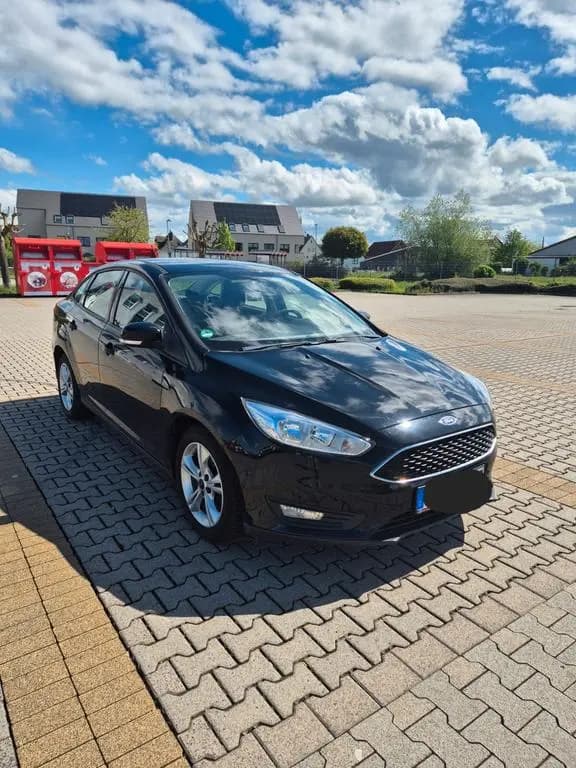 Main__Slider__Photo:Ford Focus Limousine |76.500 km | TÜV 02/27 12/2017-0