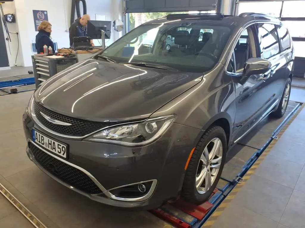 Main__Slider__Photo:Chrysler Pacifica Lim. Ed. Top gepfl. | Pano | 7-Sitze 04/2018-0