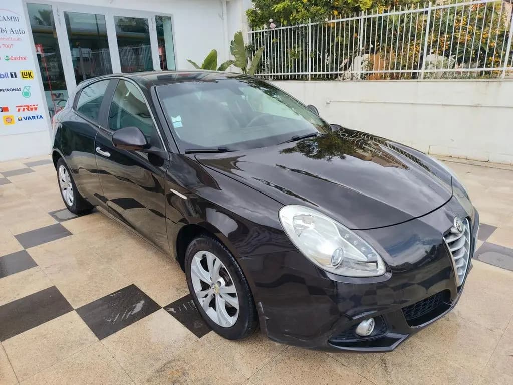 Main__Slider__Photo:Alfa Romeo Giulietta 1.6 JTDm-2 105 CV Distincti 11/2013-0