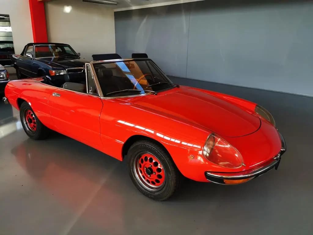 Main__Slider__Photo:Alfa Romeo Spider 06/1975-0