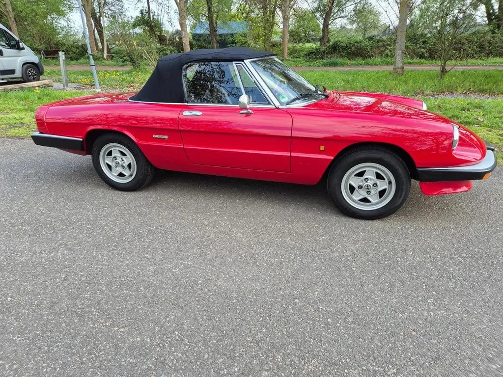 Main__Slider__Photo:Alfa Romeo Spider 06/1989-0