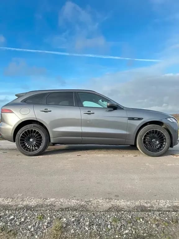Main__Slider__Photo:Jaguar F Pace 25t AWD R-Sport|TÜV 2028|All... 01/2019-0