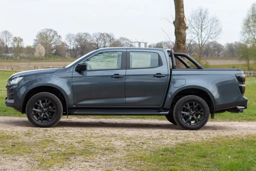 Main__Slider__Photo:Isuzu D-Max | Double Cab | LSE | 4WD | Diff.Sperre 11/2024-0