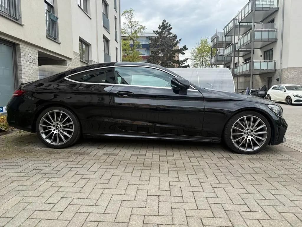 Main__Slider__Photo:Mercedes-Benz C-Class C300d Coupé - AMG Line - 4* High-... 05/2019-0