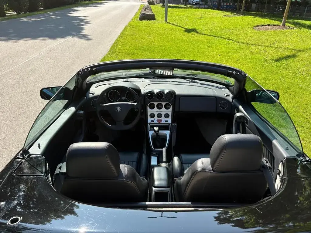 Main__Slider__Photo:Alfa Romeo Spider 2.0 T.Spark Youngtimer -... 04/2000-1