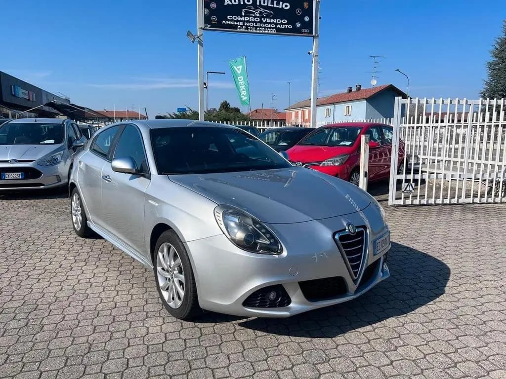 Main__Slider__Photo:Alfa Romeo Giulietta 1.4 Turbo MultiAir Distinct 06/2010-0