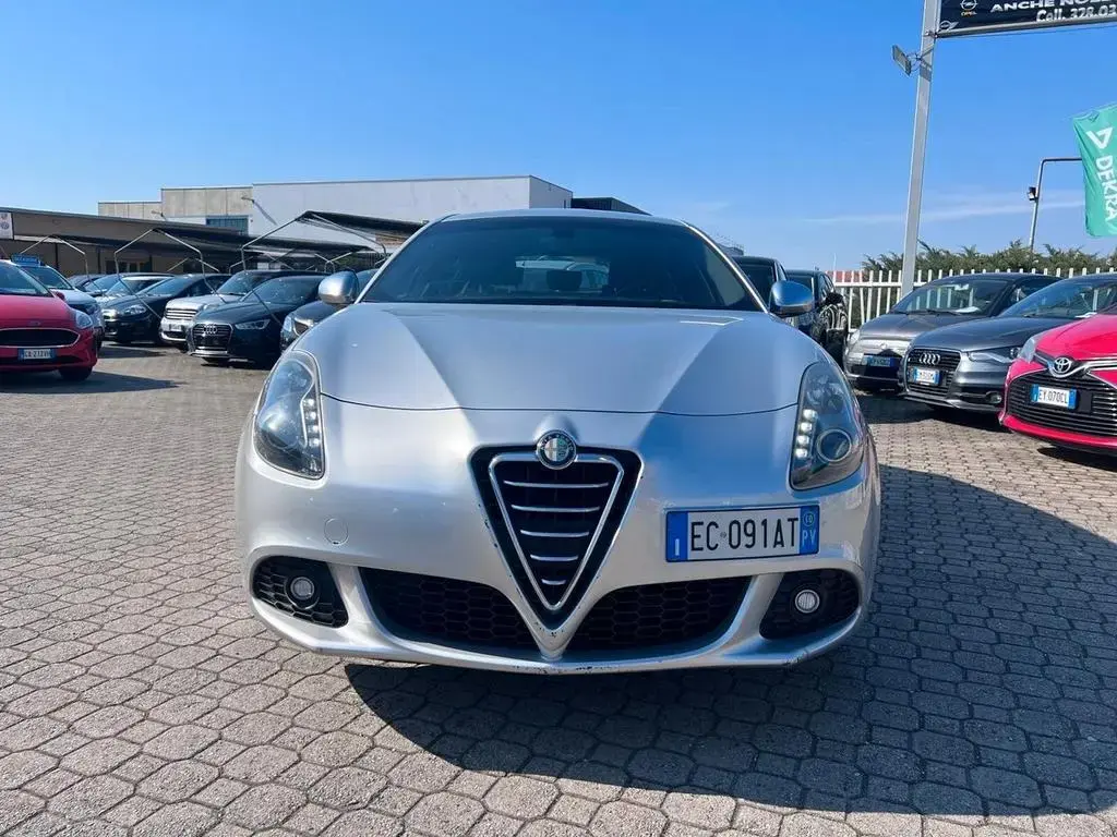 Main__Slider__Photo:Alfa Romeo Giulietta 1.4 Turbo MultiAir Distinct 06/2010-1
