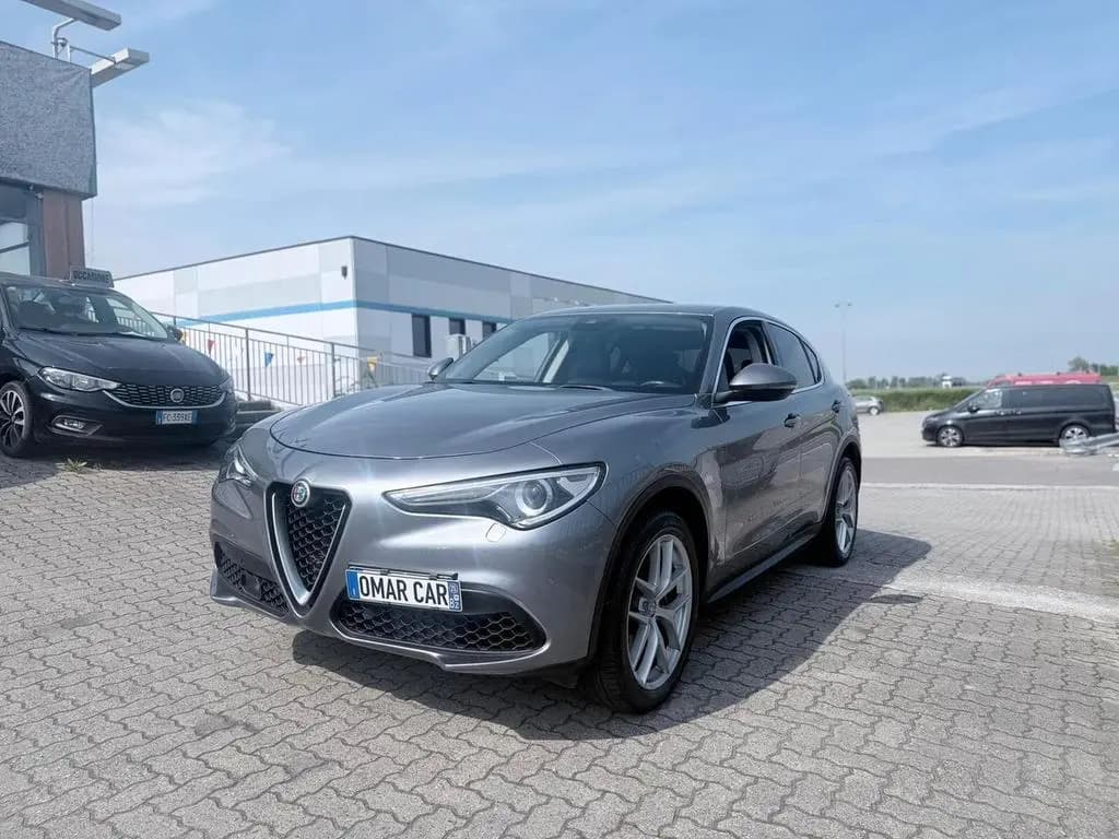 Main__Slider__Photo:Alfa Romeo Stelvio 2.0 Turbo 280 CV AT8 Q4 GANCI 03/2017-0