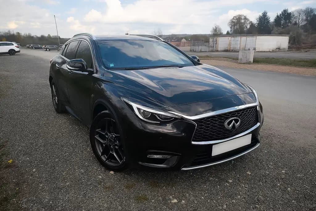 Main__Slider__Photo:Infiniti Q30 2.0t DCT AWD Sport Sport 10/2017-0