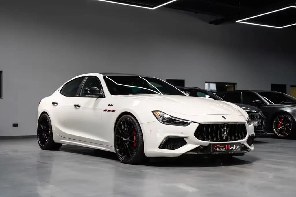 Main__Slider__Photo:Maserati Ghibli 3.8 V8 Trofeo CarbonPack-360°-21" 07/2021-0