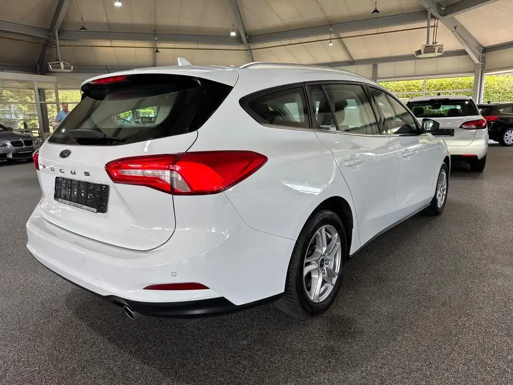 Main__Slider__Photo:Ford Focus Tur C & C Aut.Navi LED AHK Winter PDC 01/2020-1