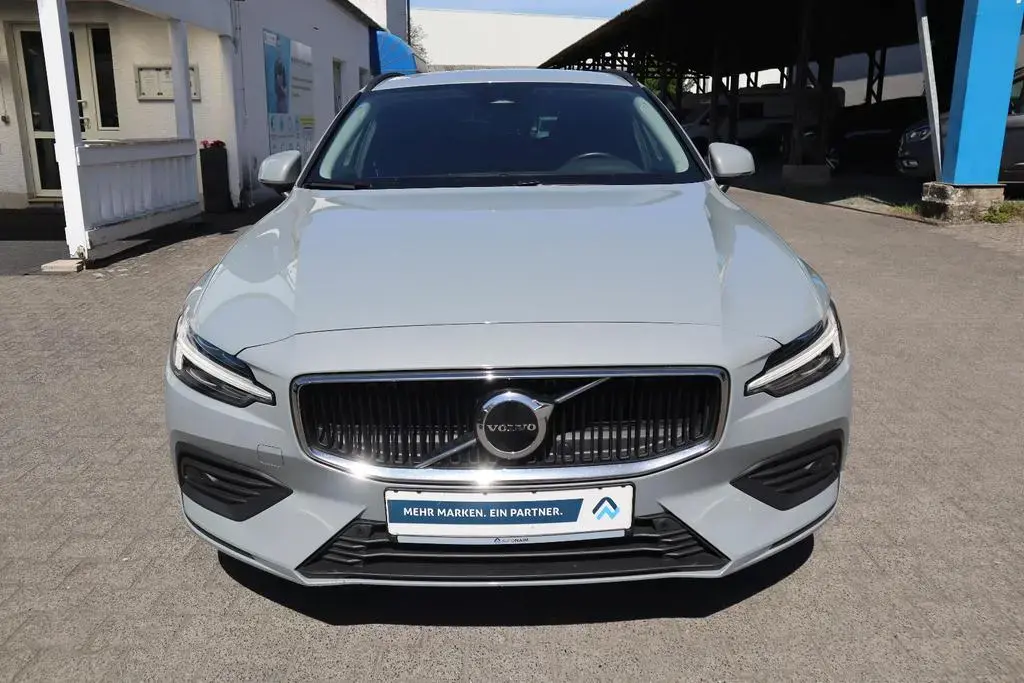 Main__Slider__Photo:Volvo V60 Kombi Core 04/2024-1
