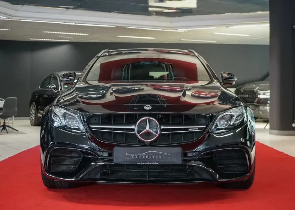 Main__Slider__Photo:Mercedes-Benz E-Class 63 AMG 4M MWST LED Widescreen Pano Burmester 08/2018-0