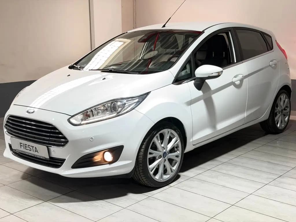 Main__Slider__Photo:Ford Fiesta Titanium Automatik Navi Einparkhilfe 09/2015-0