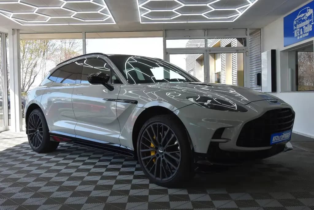 Main__Slider__Photo:Aston Martin DBX 4.0 V8 707 Carbon Paket 23 Zoll 11/2022-0
