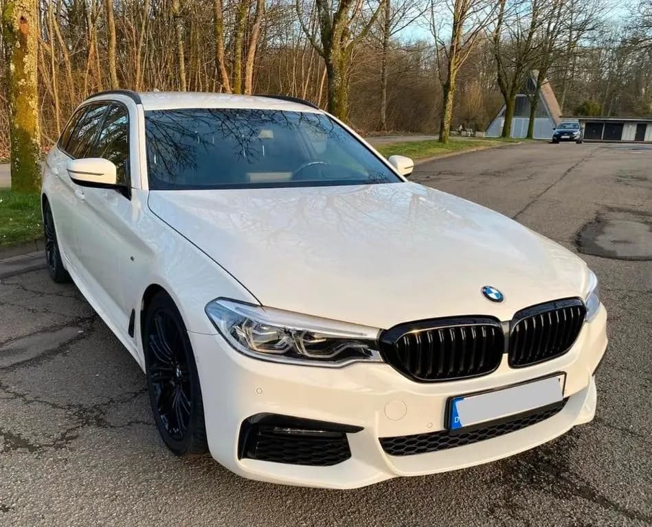 Main__Slider__Photo:BMW 5 Series 520d M Sport| 09/2018-0