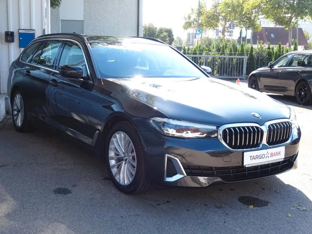 Main__Slider__Photo:BMW 5 Series 520d Touring Aut Luxury Line Navi LCP Leder LED 07/2022-0