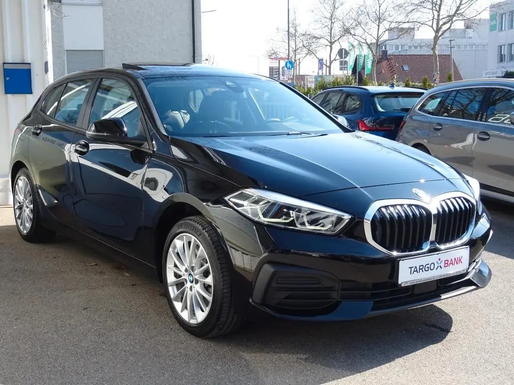 Main__Slider__Photo:BMW 120 d Aut Advantage 17" Navi LC Pro. Ad. LED Pano 09/2022-0