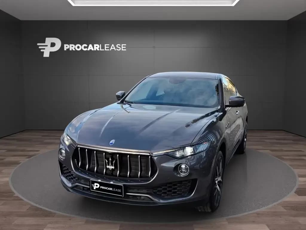 Main__Slider__Photo:Maserati Levante MODENA Q4 / CAMERA 360/ ACC/ CUIR 02/2017-0