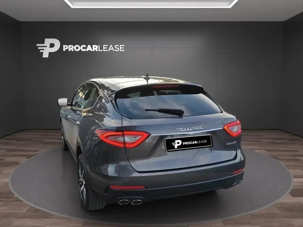Main__Slider__Photo:Maserati Levante MODENA Q4 / CAMERA 360/ ACC/ CUIR 02/2017-1