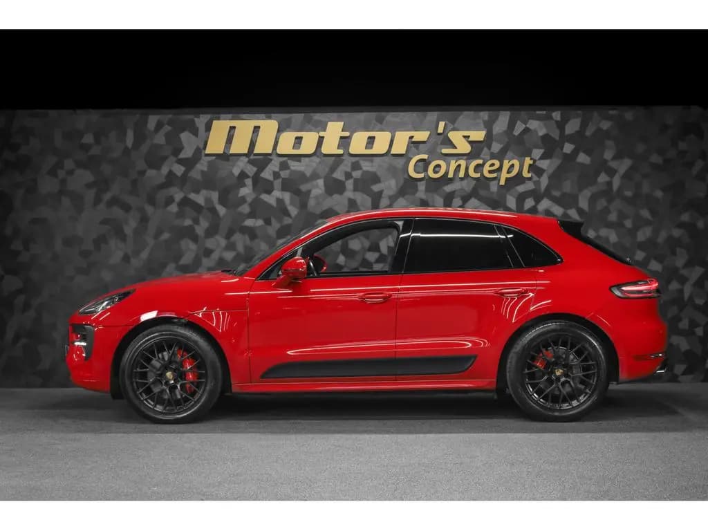 Main__Slider__Photo:Porsche Macan II GTS - Carmin Red 02/2020-0