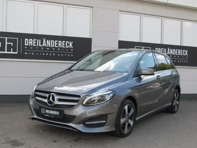 Main__Slider__Photo:Mercedes-Benz B-Class 200 Score 12/2016-1