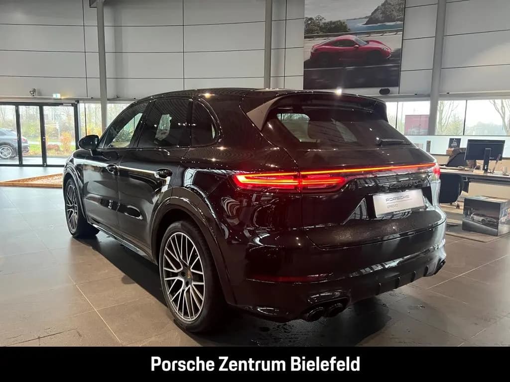 Main__Slider__Photo:Porsche Cayenne GTS Surround-View Luftfederung 21-Zoll 07/2022-0