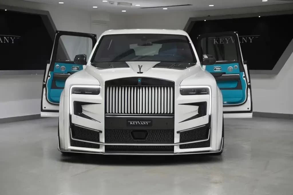 Main__Slider__Photo:Rolls-Royce Cullinan II BLACK BADGE/KEYVANY/4SEAT/TV/STARLGH 02/2026-0
