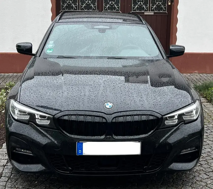 Main__Slider__Photo:BMW 3 Series 320d xDrive Touring M Sport Auto M Sport STANDHZ 04/2021-1