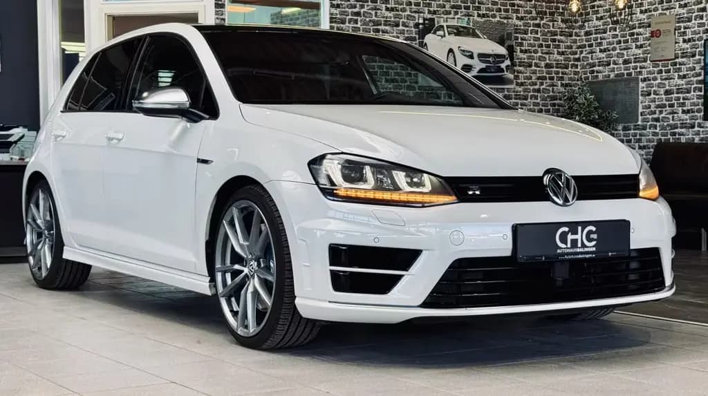 Main__Slider__Photo:Volkswagen Golf VII R 4Motion|PANO|KAMERA|ACC|SPUR* 07/2017-0