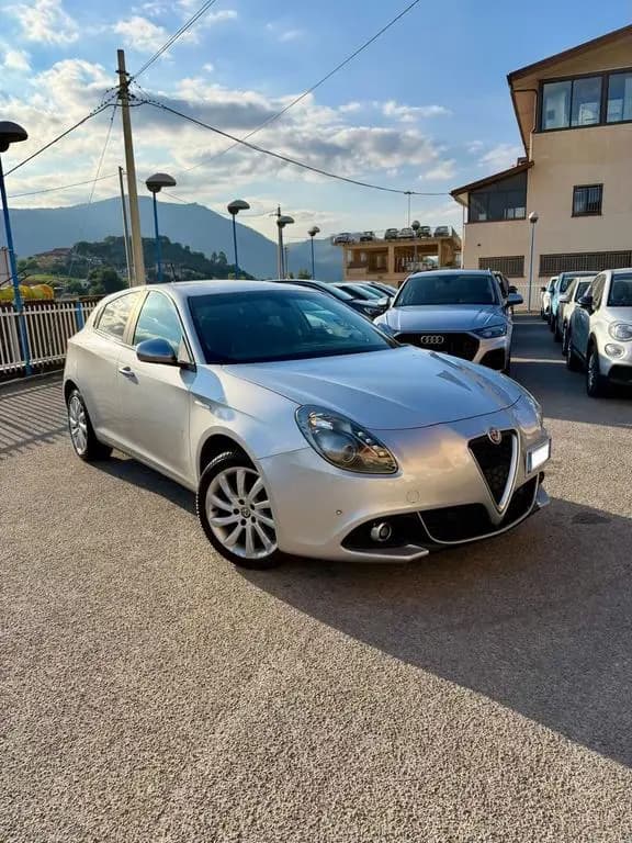 Main__Slider__Photo:Alfa Romeo Giulietta 1.6 JTDm 120 CV 2020 04/2020-0