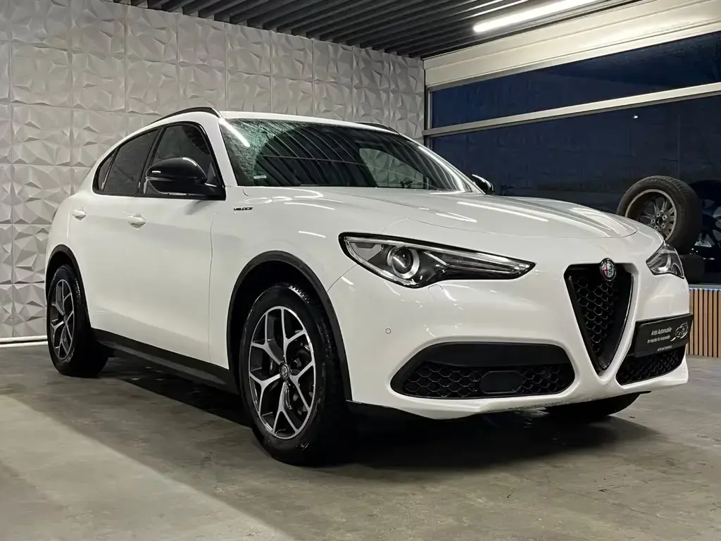 Main__Slider__Photo:Alfa Romeo Stelvio Q4 *NAVI*HARMAN/KARDON*KAMERA 06/2022-1