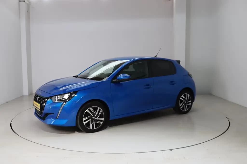 Main__Slider__Photo:Peugeot 208 1.2i Allure Pack * HU / AU: neu 02/2022-0