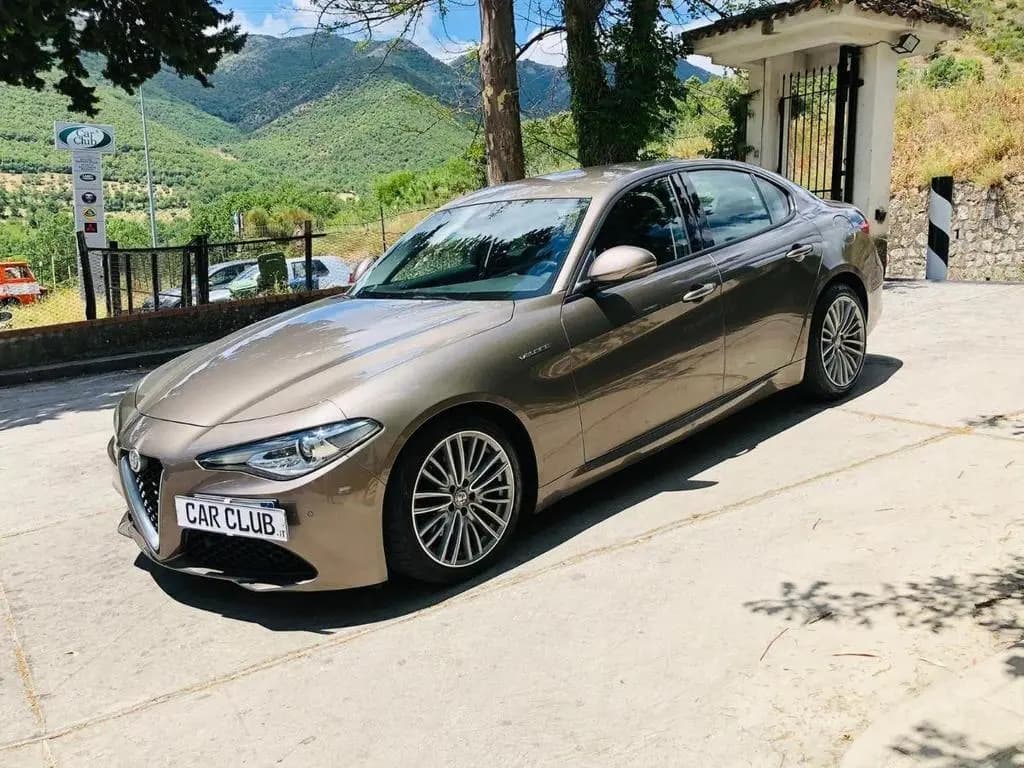 Main__Slider__Photo:Alfa Romeo Giulia 2.2 Td 180cv Veloce 01/2019-0