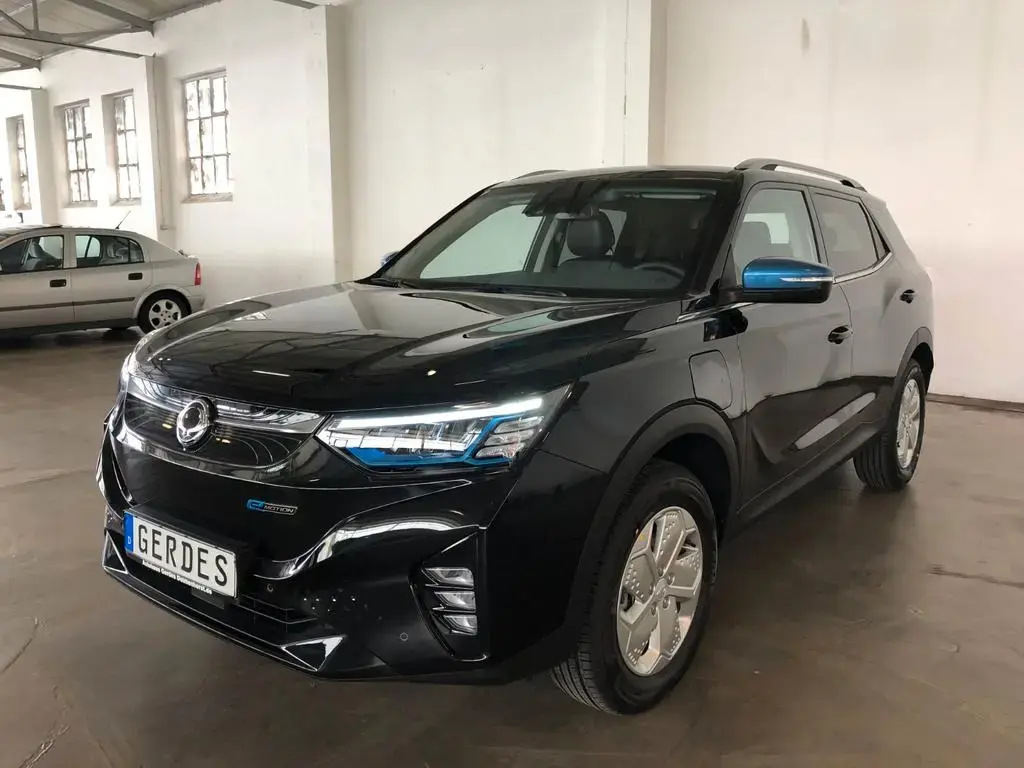 Main__Slider__Photo:Ssangyong Korando E-Motion Titanium 100% elektrisch 08/2023-1