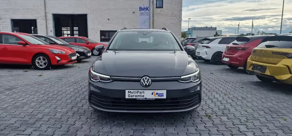 Main__Slider__Photo:Volkswagen Golf VIII Variant Life vom Kfz Meisterbetrieb 01/2024-0