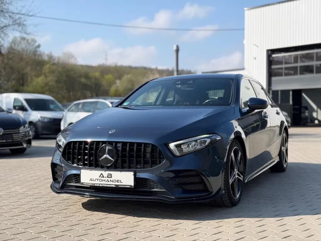 Main__Slider__Photo:Mercedes-Benz A 220 4Matic AMG Line / HeadUp/STHZ/RCAM/LED 02/2019-0