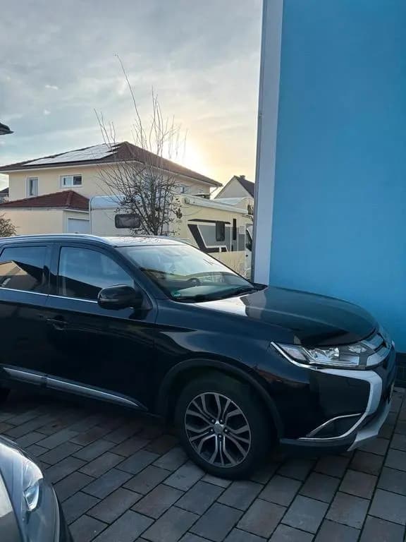 Main__Slider__Photo:Mitsubishi Outlander 105.000km tüv neu 08/2018-0
