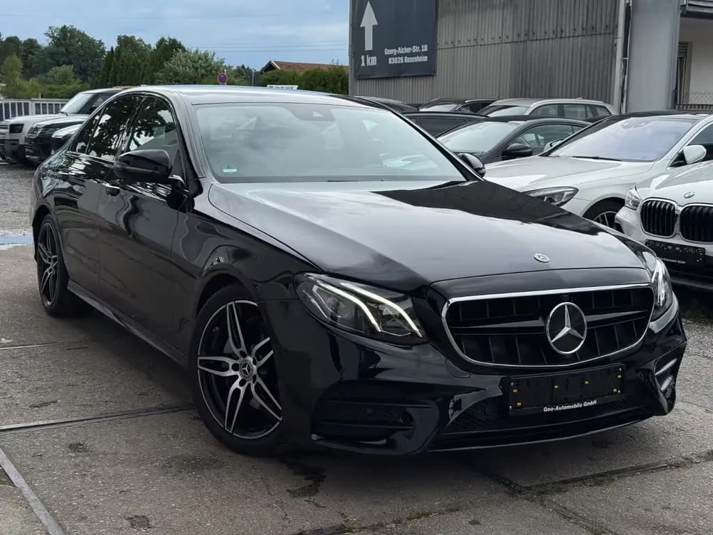 Main__Slider__Photo:Mercedes-Benz E 220 d/ AMG-Line/Kamera/LED 07/2019-0