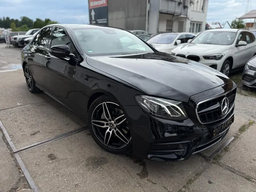 Main__Slider__Photo:Mercedes-Benz E 220 d/ AMG-Line/Kamera/LED 07/2019-1