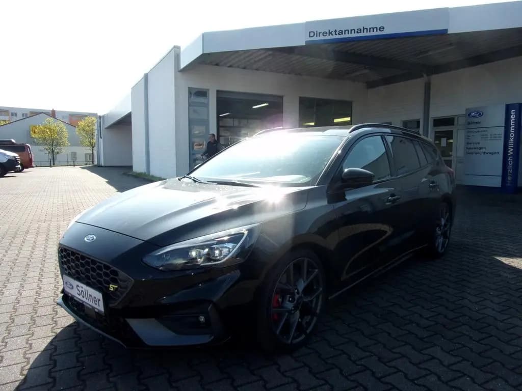 Main__Slider__Photo:Ford Focus Turnier ST *Design-,Easy Park.-,Techn.-Pa* 06/2020-0