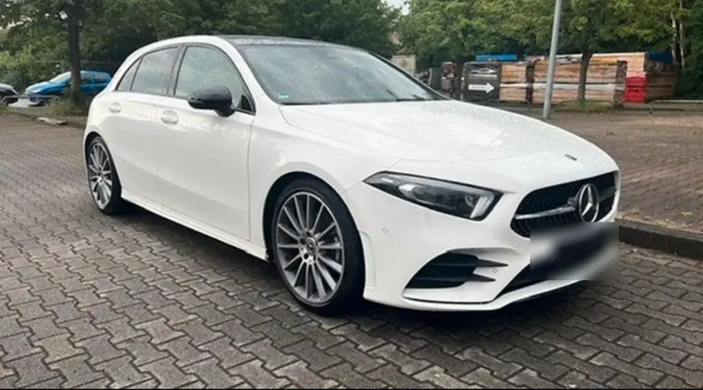 Main__Slider__Photo:Mercedes-Benz A-Class A200 AMG Line 09/2018-1