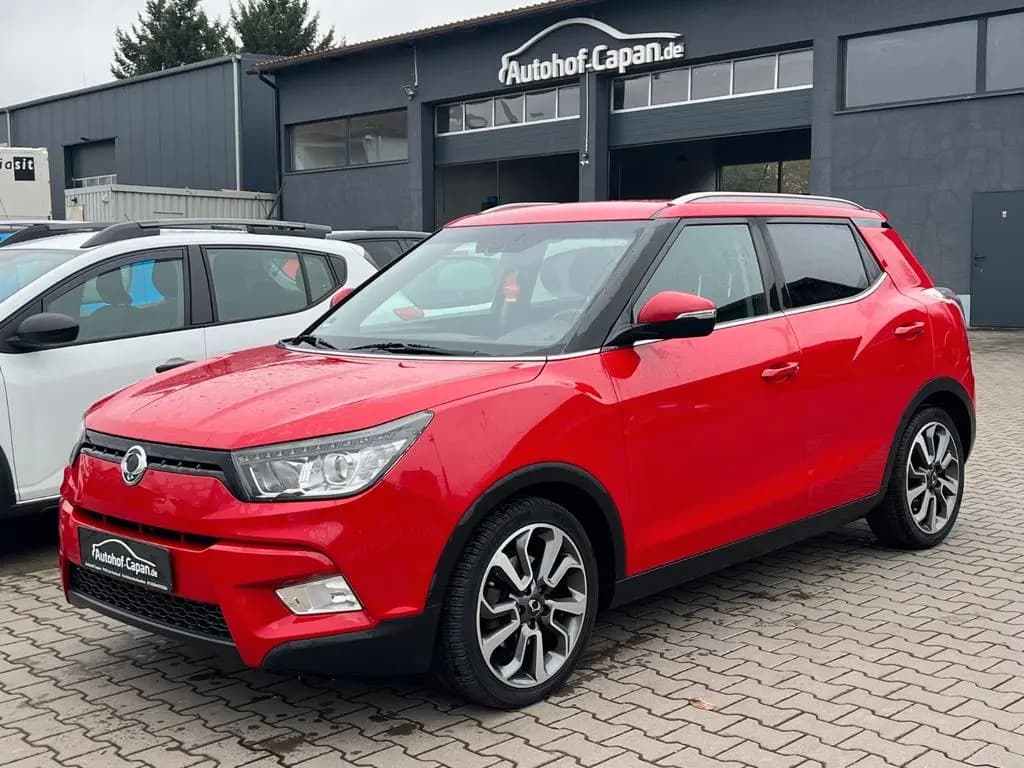 Main__Slider__Photo:Ssangyong Tivoli 1.6e-XDi Automatik/4WD/Sitzlüftung/SHZ/ZV 05/2016-0
