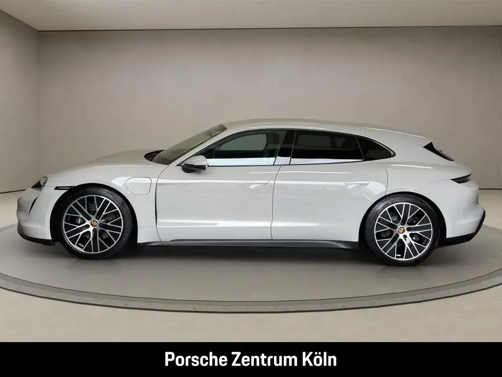 Main__Slider__Photo:Porsche Taycan Sport Turismo Luftfederung PASM 20-Zoll 11/2022-1