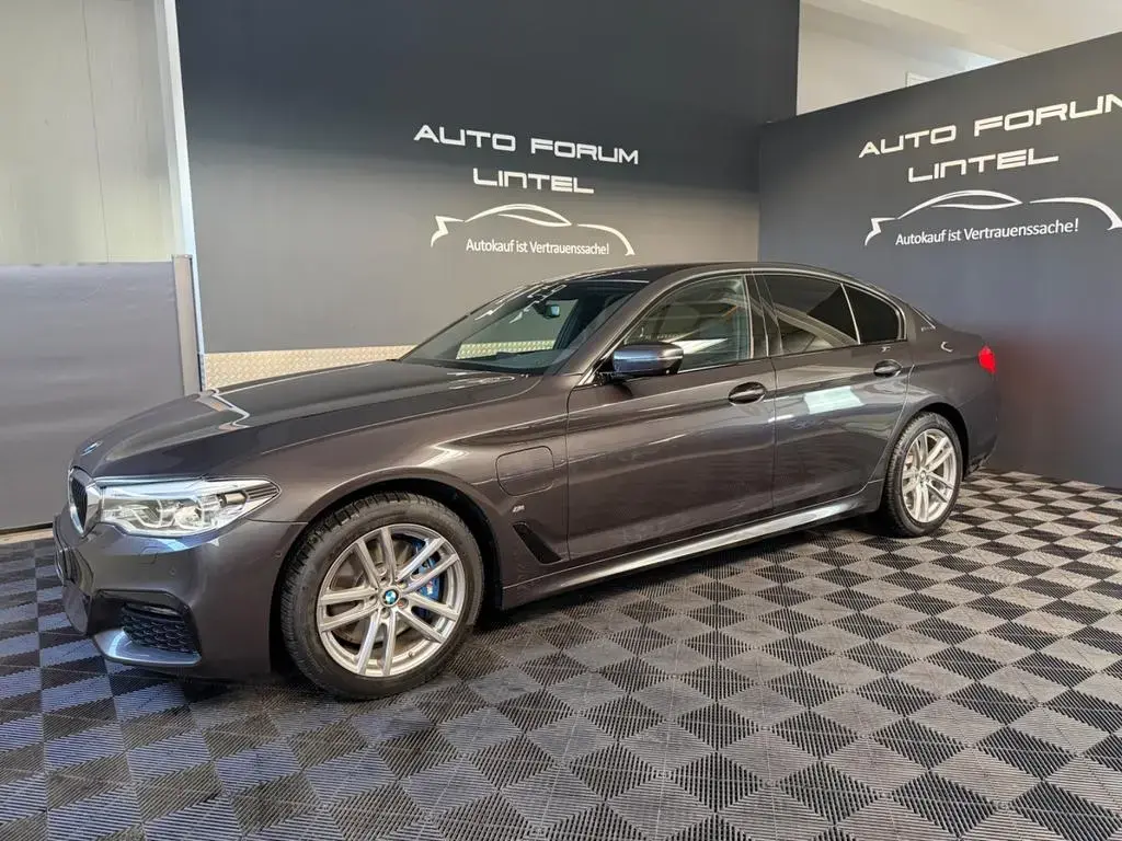 Main__Slider__Photo:BMW 5 Series 530 e M Sport -LED-8XBEREIFT-HUD-SZH-360°KAM- 04/2019-1