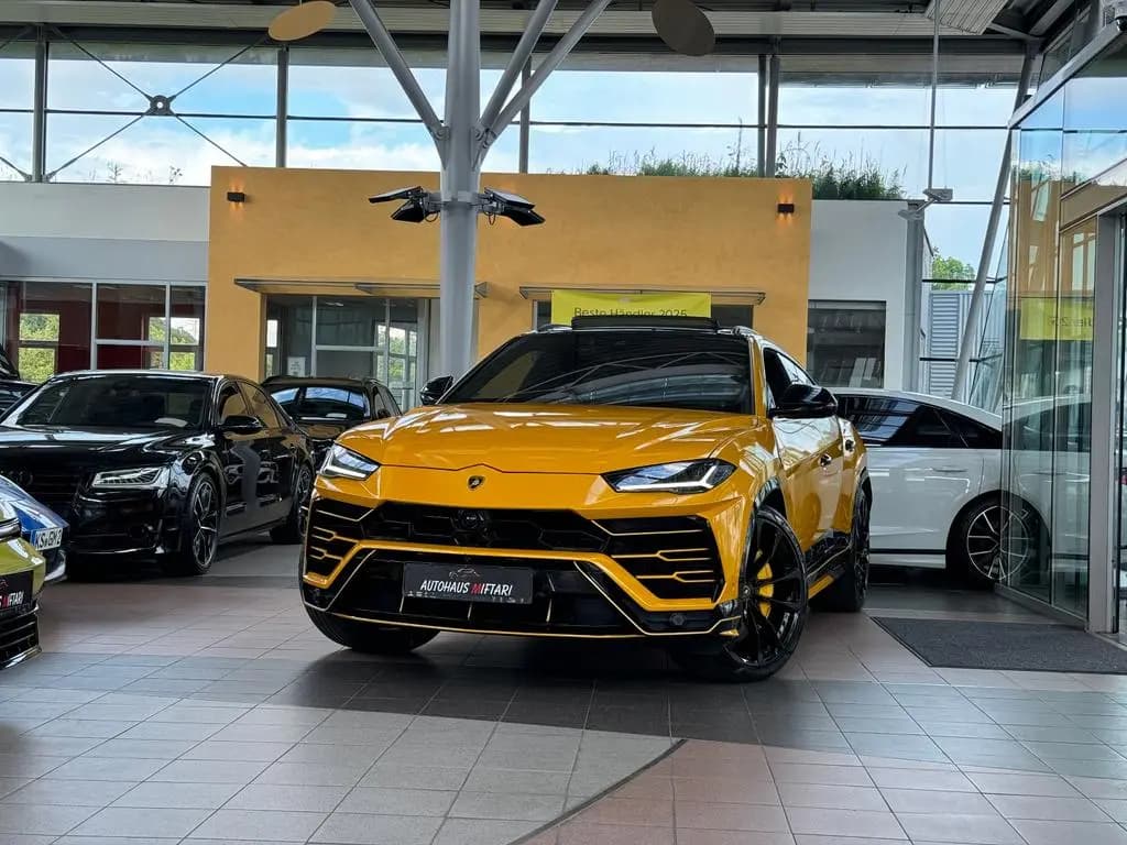 Main__Slider__Photo:Lamborghini Urus Carbon Q-Citura Pano B&O HUD Ambiente 23" 07/2022-0